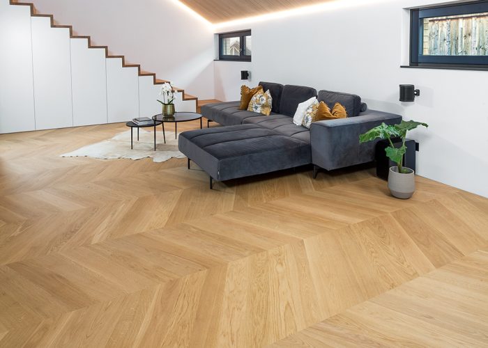 Massiv Parkett FG90°, Eiche, geschliffen, lackiert